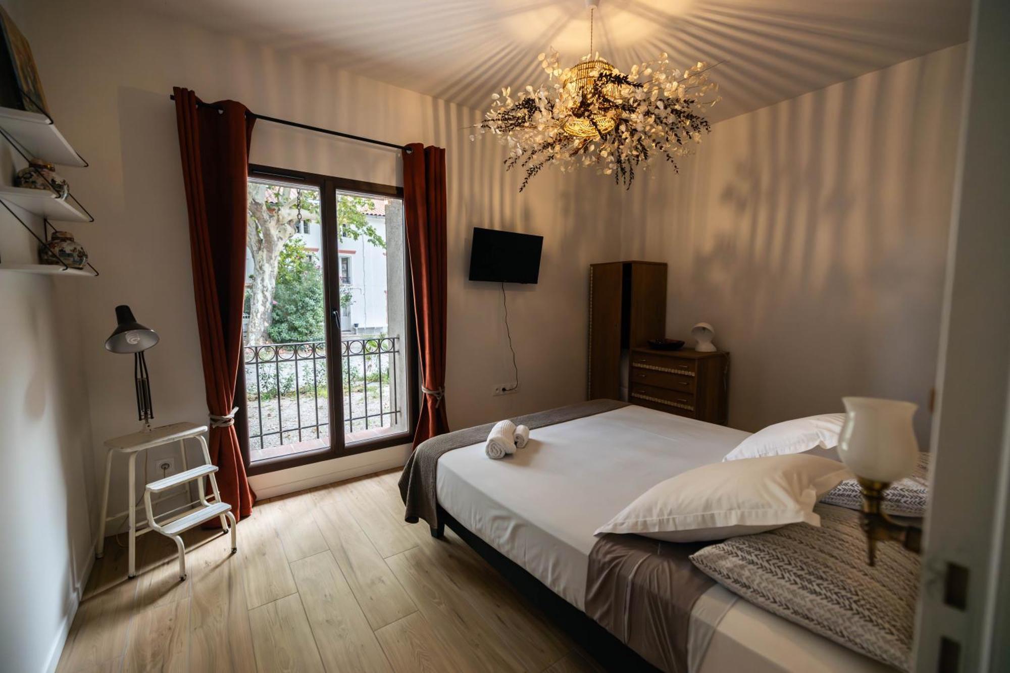 Gites Du Castell De Bles Saint-Genis-des-Fontaines Bilik gambar